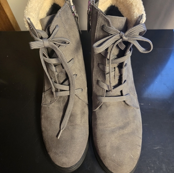 EUC gray booties sz 9.5 - Picture 5 of 12